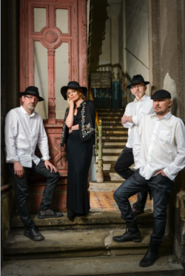 ANNA MARIA JOPEK & KROKE