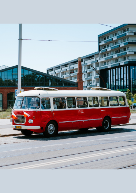 Przejazd zabytkowym autobusem typu „Ogórek".
