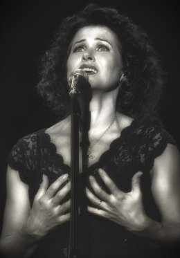 Pod dachami Paryża - najpiękniejsze utwory z repertuaru Edith Piaf w wykonaniu Doroty Helbin
