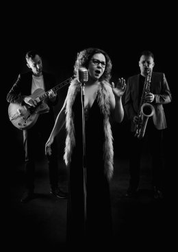 Jazzowa Scena Sezamu. GENTLE JAZZ TRIO: Ewa Nawrot - wokal, Maciej Flaczyński - gitara, Paweł Rogoża - saksofon