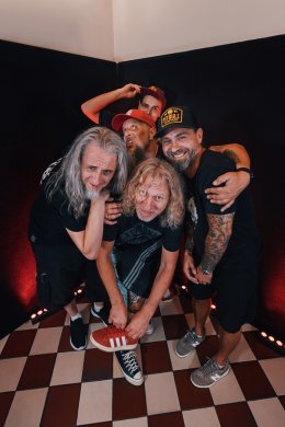 Luxtorpeda - Szukamy Guza