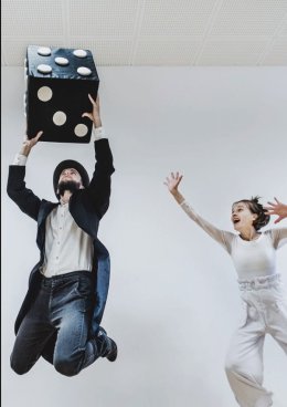 Mała Scena Sezamu: Bieli i czerni taneczne układanki. Teatr MOZAIKA