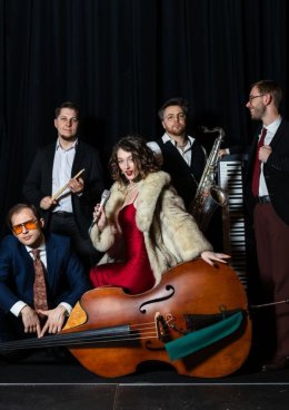 Vintage Love Show: Retro Deluxe & Burlesque