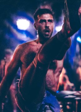 „Jenner: zostać sobą. Świat według Kardashianów” – Teatr BARAKAH